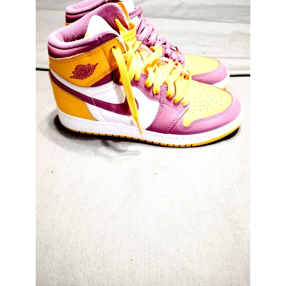 EUC Nike Air Jordan 1 Retro High OG Brotherhood University 2022 Gold Purple‎ 6Y